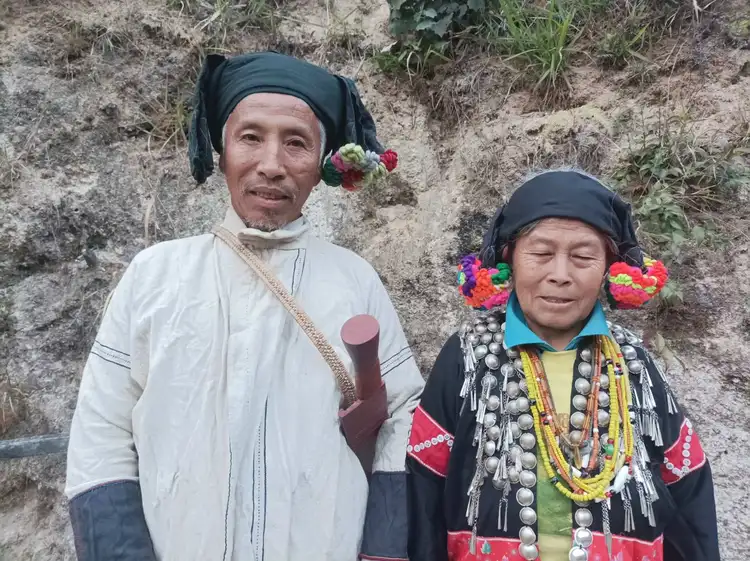 ခေါင်းလောင်းရှင်နှစ်ဦး